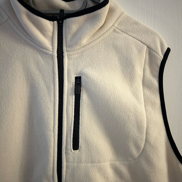 fleece vest - Picture 2 of 4